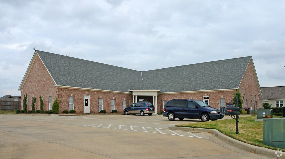 More Photos Of 7003-7011 Fulton Ct, Montgomery Office For Lease