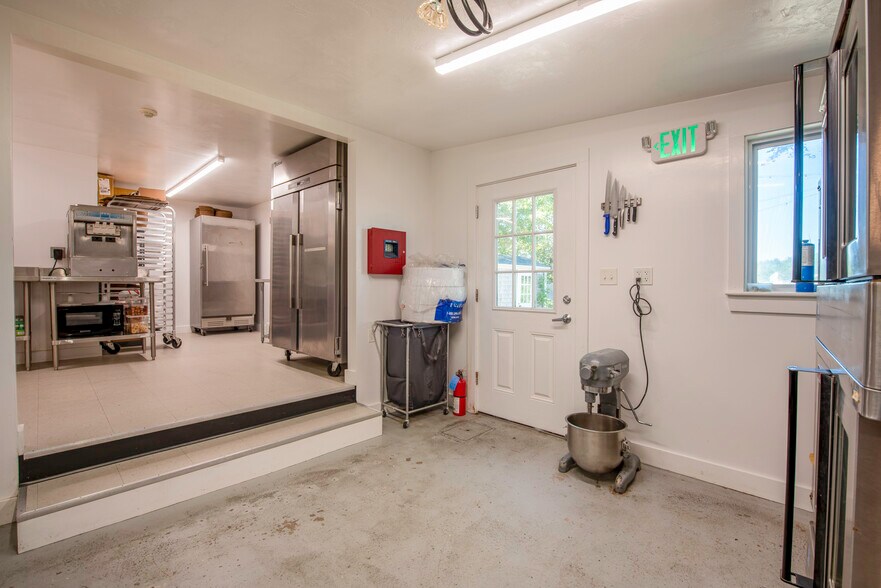 More Photos Of 162 Main St, Essex General Retail For Sale