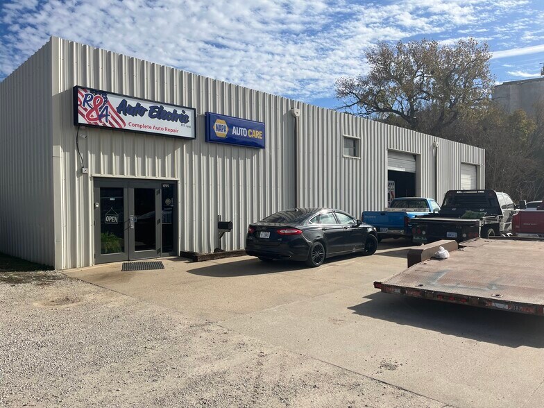 More Photos Of 522 N 8th St, Salina Specialty For Sale