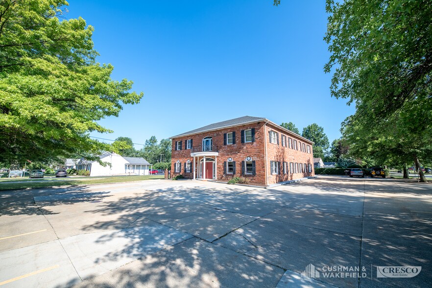 More Photos Of 5555 Mayfield Rd, Cleveland Office For Sale