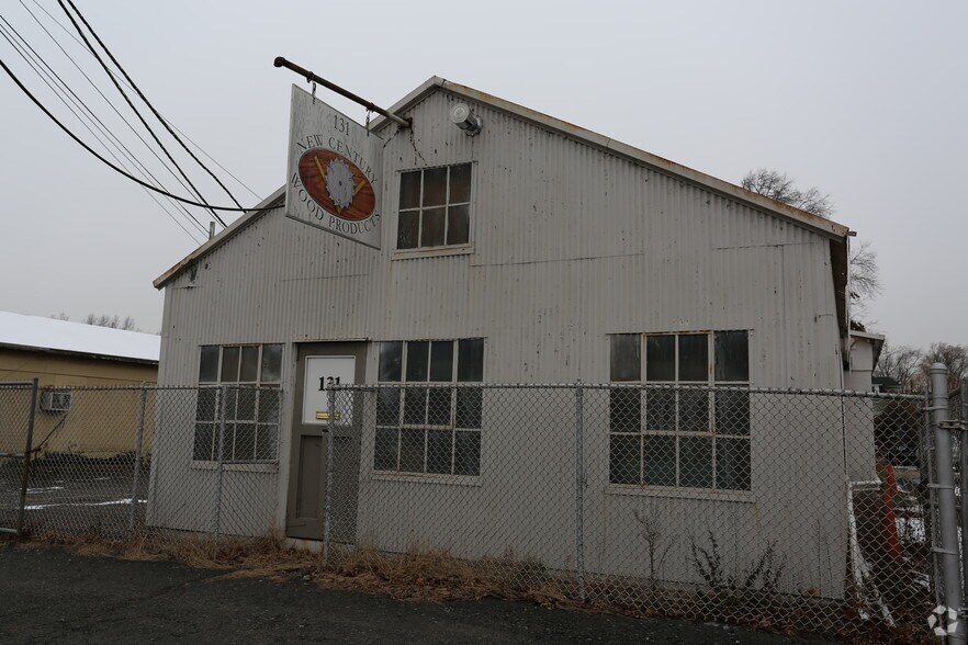 Primary Photo Of 131 Lincoln Blvd, Middlesex Manufacturing For Lease