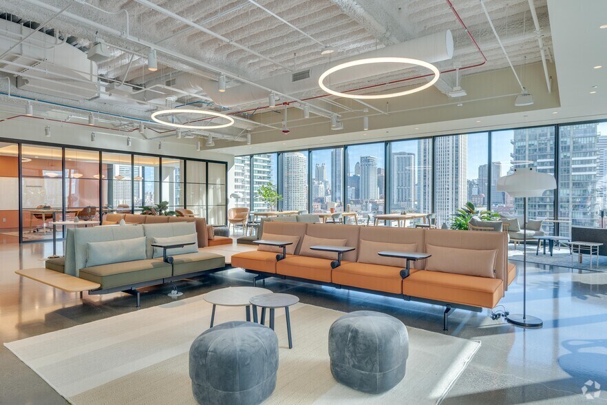 More Photos Of 333 N Green St, Chicago Office For Lease