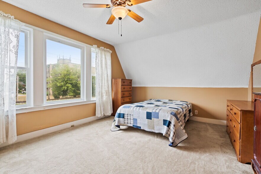 More Photos Of 44 Park St, Port Colborne Multifamily For Sale