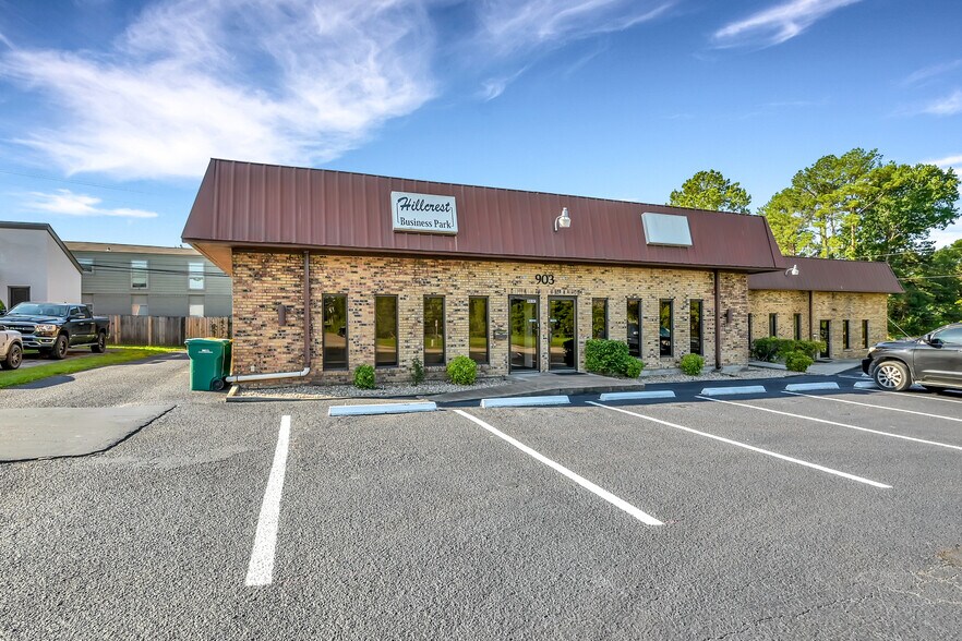 More Photos Of 903 Hillcrest Dr, Conroe Office For Sale