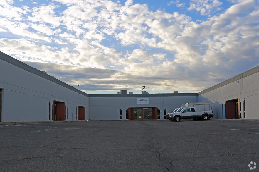 More Photos Of 706-736 E 46th St, Tucson Light Manufacturing For Lease