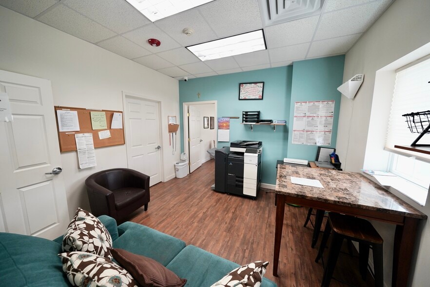 More Photos Of 21 North St, Hartly General Retail For Sale