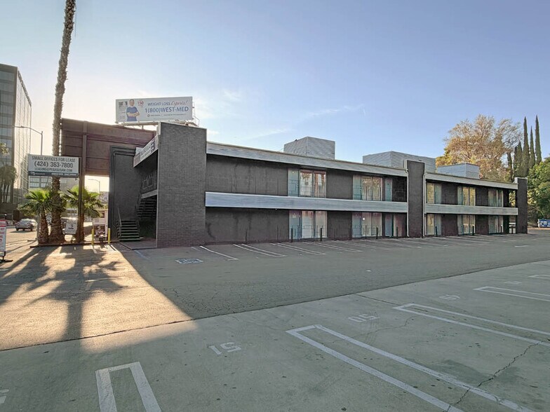More Photos Of 16218 Ventura Blvd, Encino Loft Creative Space For Lease