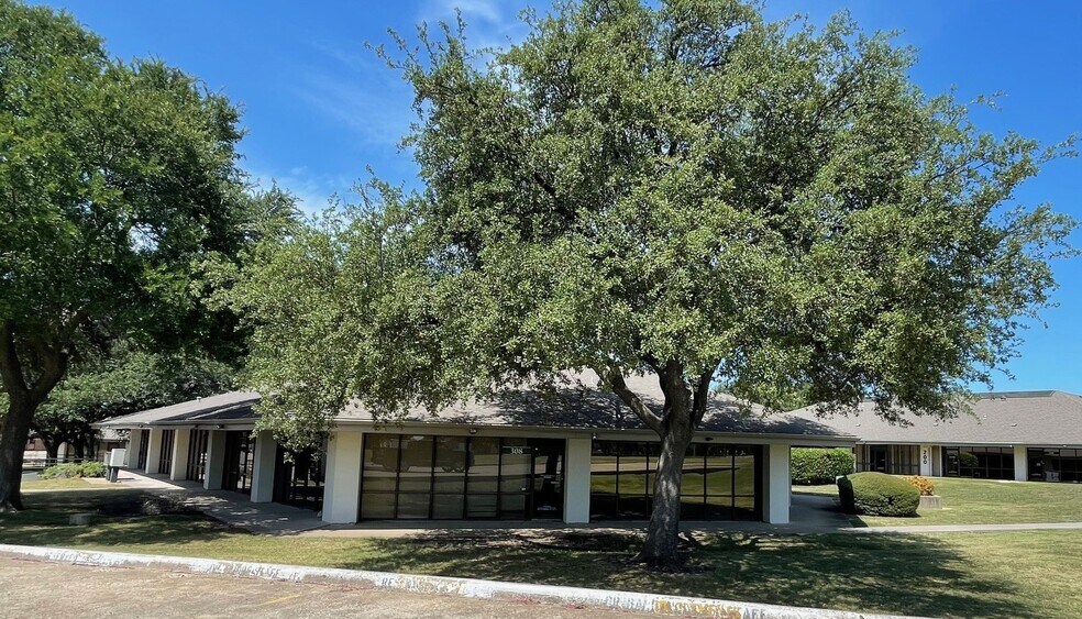 More Photos Of 3900 W 15th St, Plano Medical For Lease