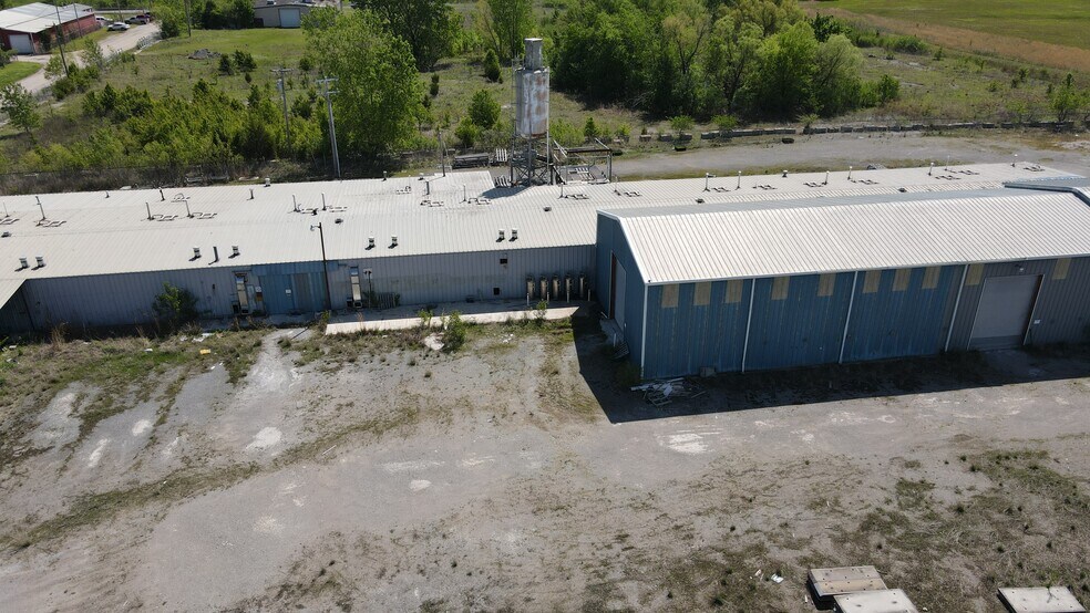 More Photos Of 611 Azalea Dr, Muskogee Warehouse For Sale