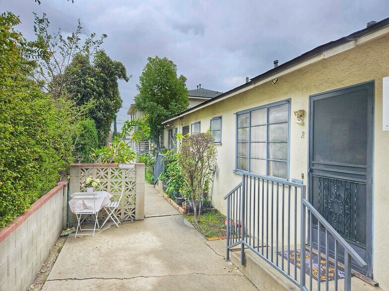 More Photos Of 300 E Valencia Ave, Burbank Apartments For Sale