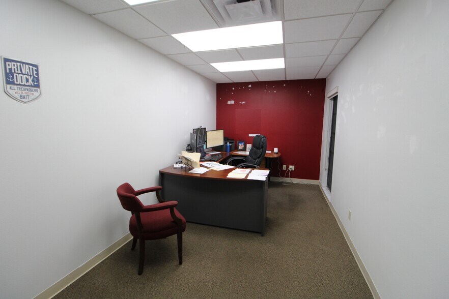 More Photos Of 5717 Bessie Dr, Sarasota Office For Lease