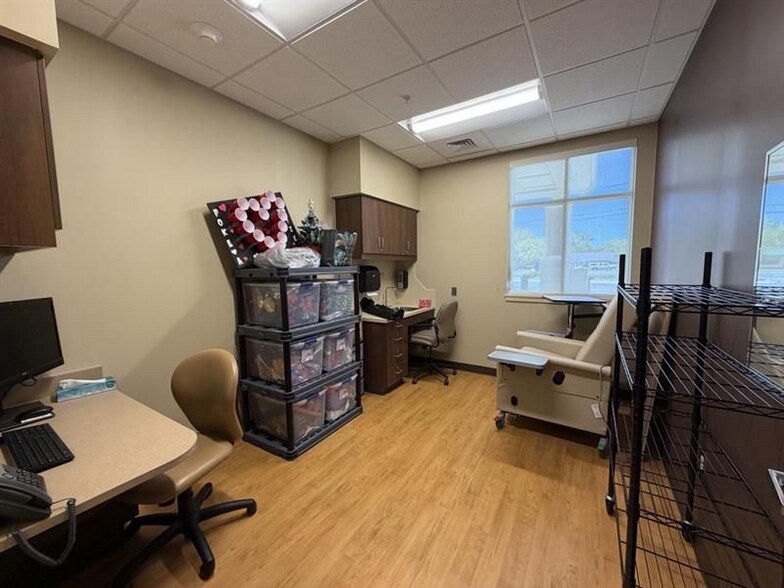 More Photos Of 801 W Bristol St, Elkhart Medical For Lease