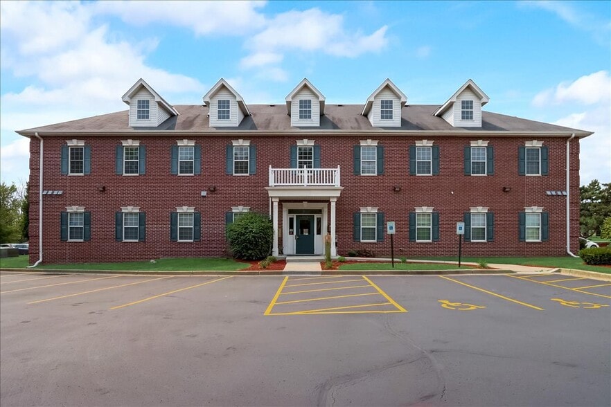 More Photos Of 7270 S 13th St, Oak Creek Unknown For Lease