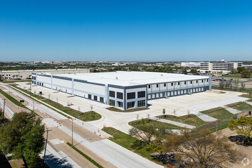 More Photos Of 4597 W Ledbetter Dr, Dallas Warehouse For Sale