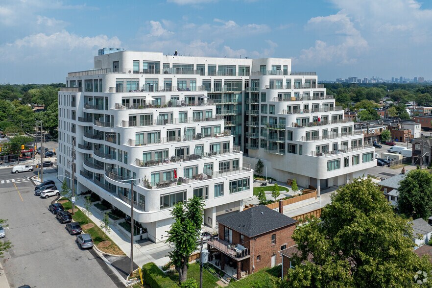 More Photos Of 689 The Queensway, Toronto Apartments For Lease