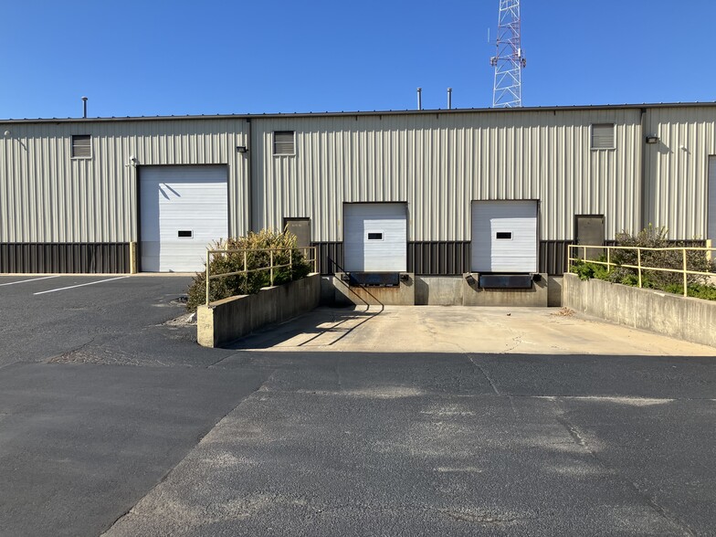 More Photos Of 770 Andico Rd, Plainfield Warehouse For Lease