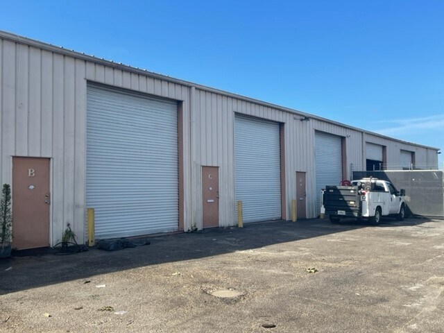More Photos Of 1109 25th St, West Palm Beach Light Distribution For Lease
