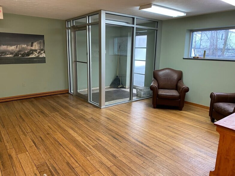 More Photos Of 15 McArdle St, Rochester Manufacturing For Lease
