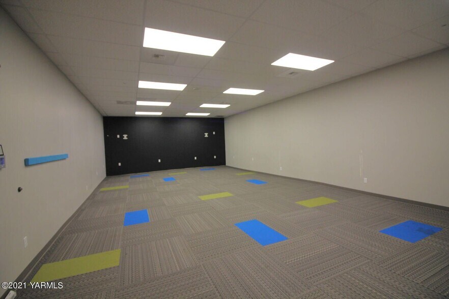 More Photos Of 1710 Gregory Avenue Ext, Sunnyside General Retail For Sale