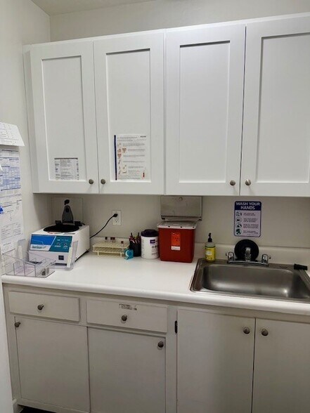 More Photos Of 10730 Riverside Dr, Toluca Lake Medical For Sale