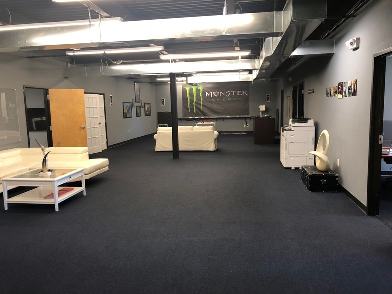 More Photos Of 5 N Olney Ave, Cherry Hill Warehouse For Lease