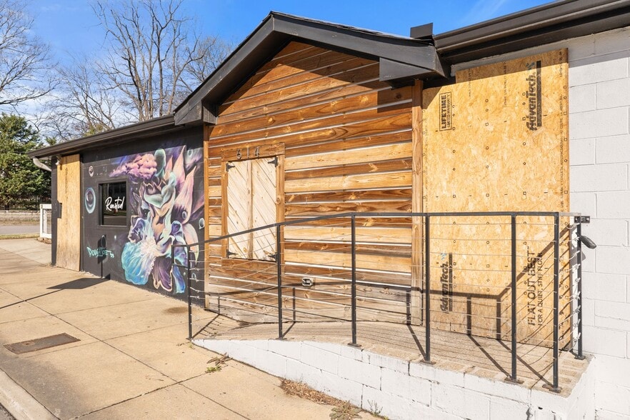 More Photos Of 616 Garfield St, Nashville Convenience Store For Sale