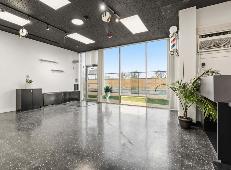 More Photos Of 2121 Nicholasville Rd, Lexington Apartments For Sale