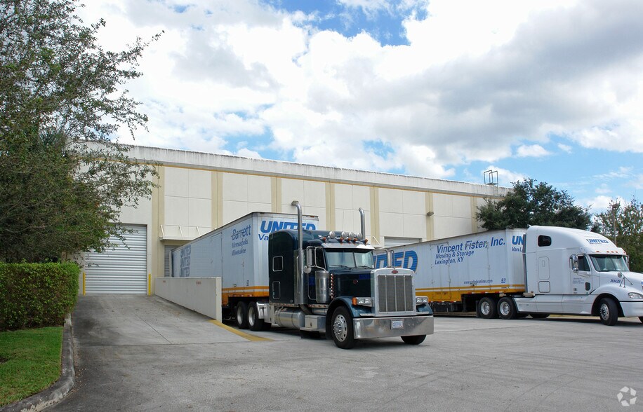 More Photos Of 1251 Sawgrass Corporate Pky, Sunrise Light Distribution For Lease