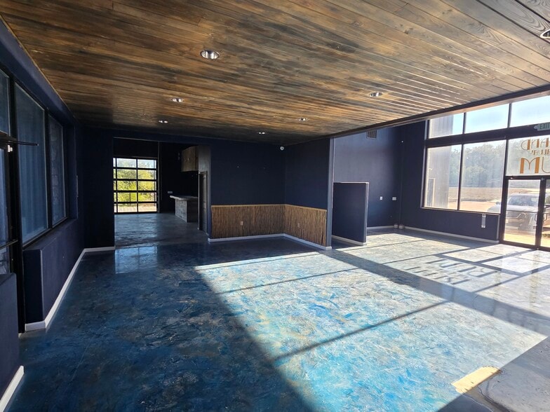 More Photos Of 231 Frog Pond Ln, Dripping Springs General Retail For Sale