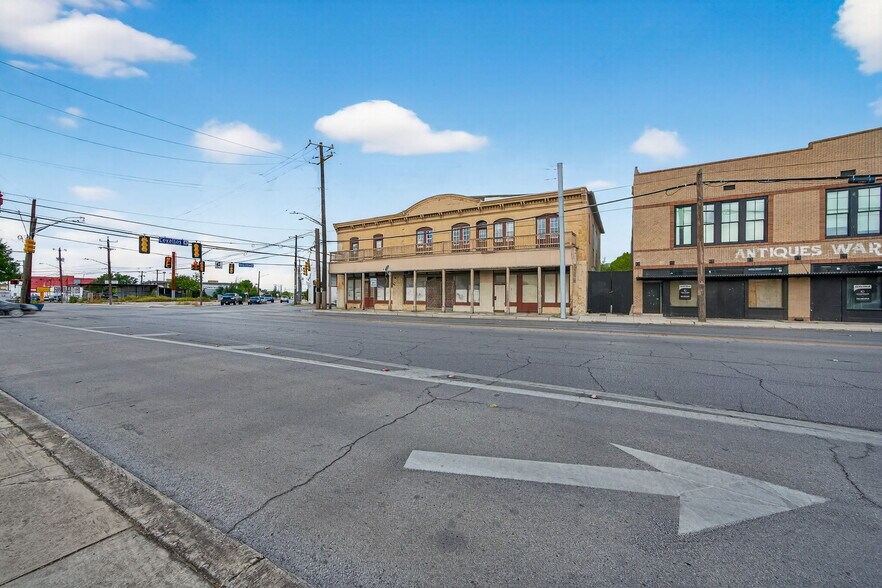 More Photos Of 1425 S Flores St, San Antonio General Retail For Sale