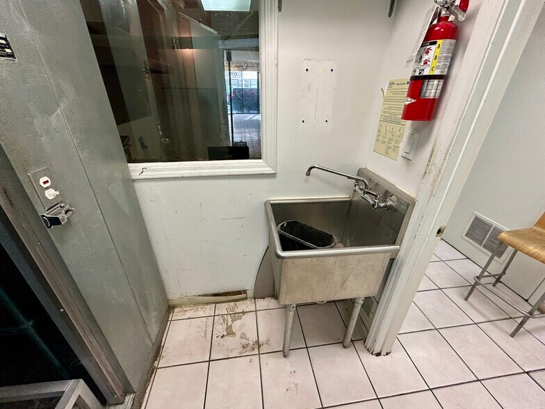 More Photos Of 2316-2318 N Clark St, Chicago Storefront Retail Residential For Lease