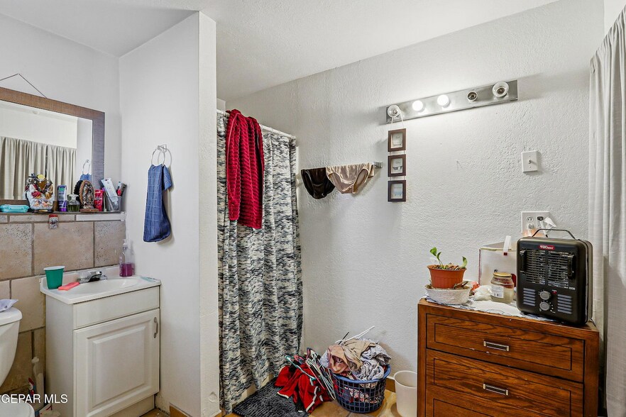 More Photos Of 10540 Socorro Rd, Socorro Specialty For Sale