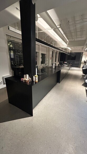 More Photos Of 10 Times Sq, New York Office For Lease