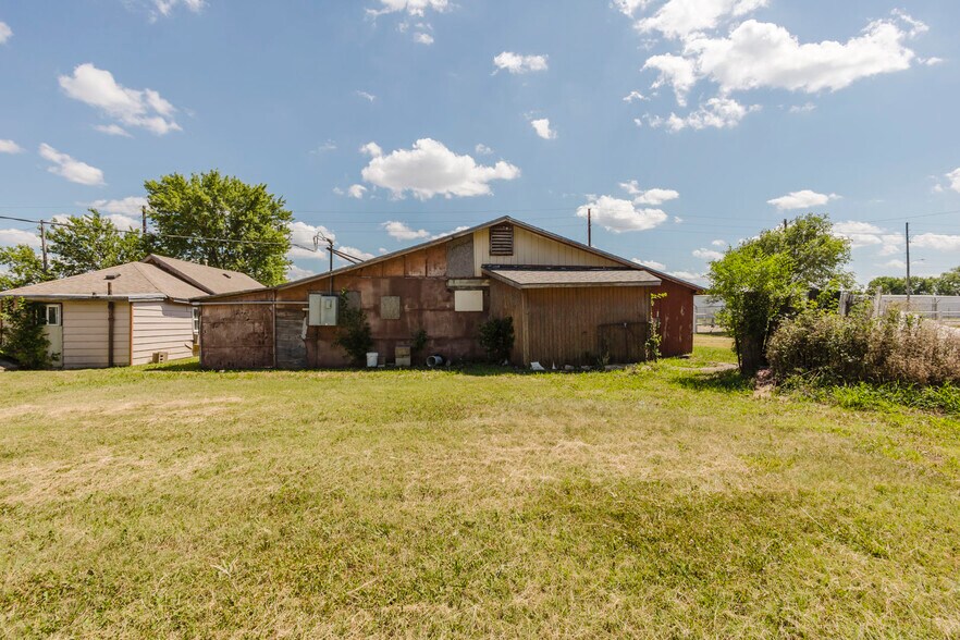 More Photos Of 1610 W 6th Ave, El Dorado General Retail For Sale