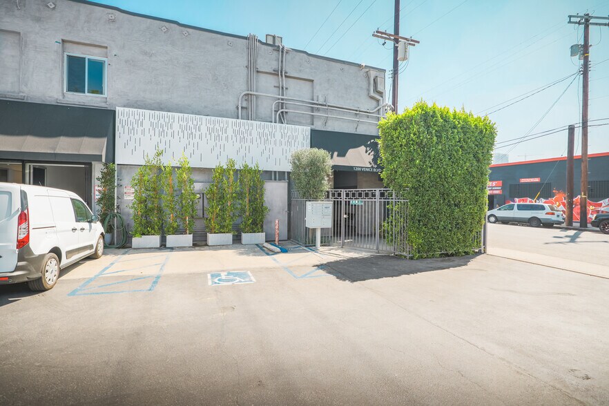 More Photos Of 1200-1204 Venice Blvd, Los Angeles Loft Creative Space For Lease
