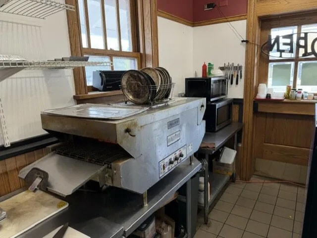 More Photos Of 70-75 E Woodstock St, Crystal Lake General Retail For Sale