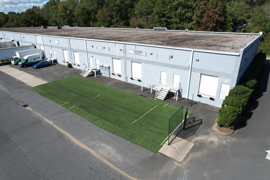 More Photos Of 141 Cupped Oak Dr, Stallings Warehouse For Lease