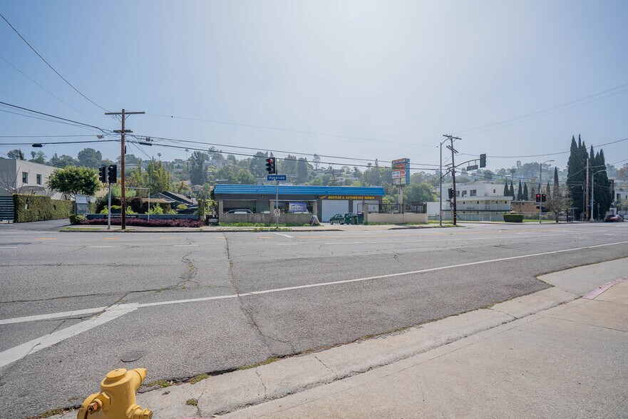 More Photos Of 2436 Hyperion Ave, Los Angeles Auto Repair For Sale