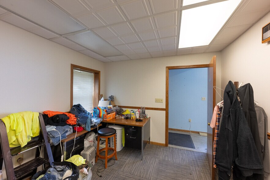 More Photos Of 80 Vine St, Newark Light Distribution For Sale