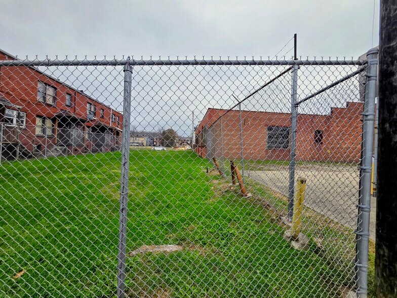 More Photos Of 1416 Lewis St, Charleston Warehouse For Sale