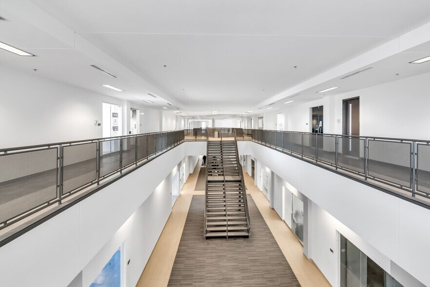 More Photos Of 1275 Finch Av W, Toronto Office For Sale