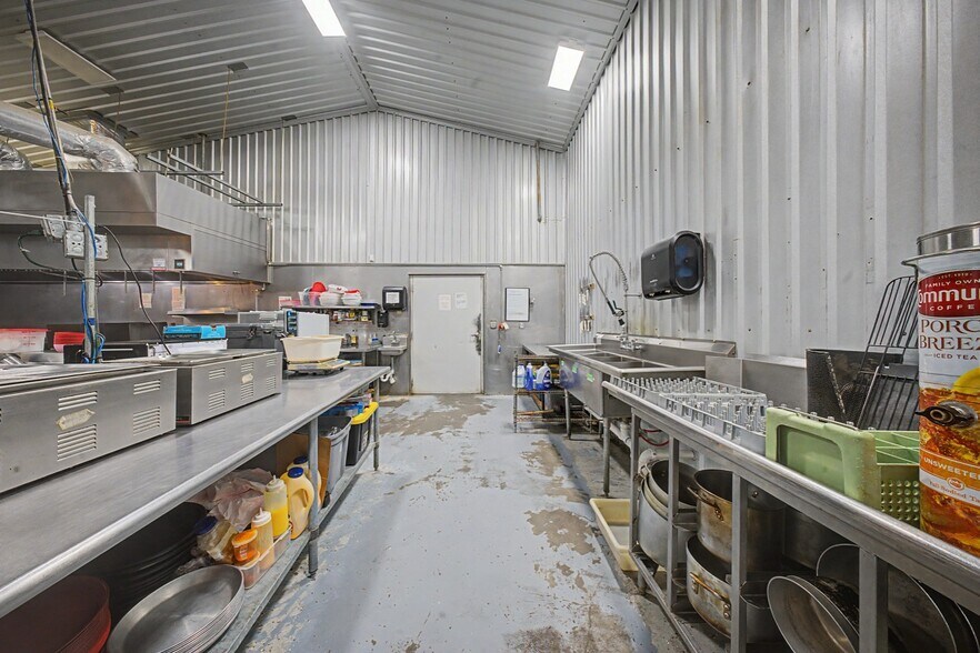More Photos Of 1412 S Margaret Ave, Kirbyville Restaurant For Sale