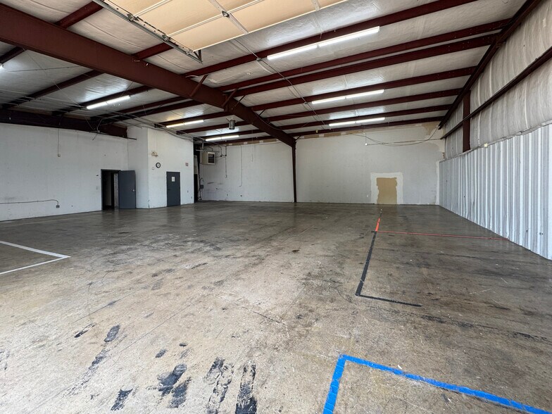 More Photos Of 8240 E 111th St, Bixby Light Distribution For Lease