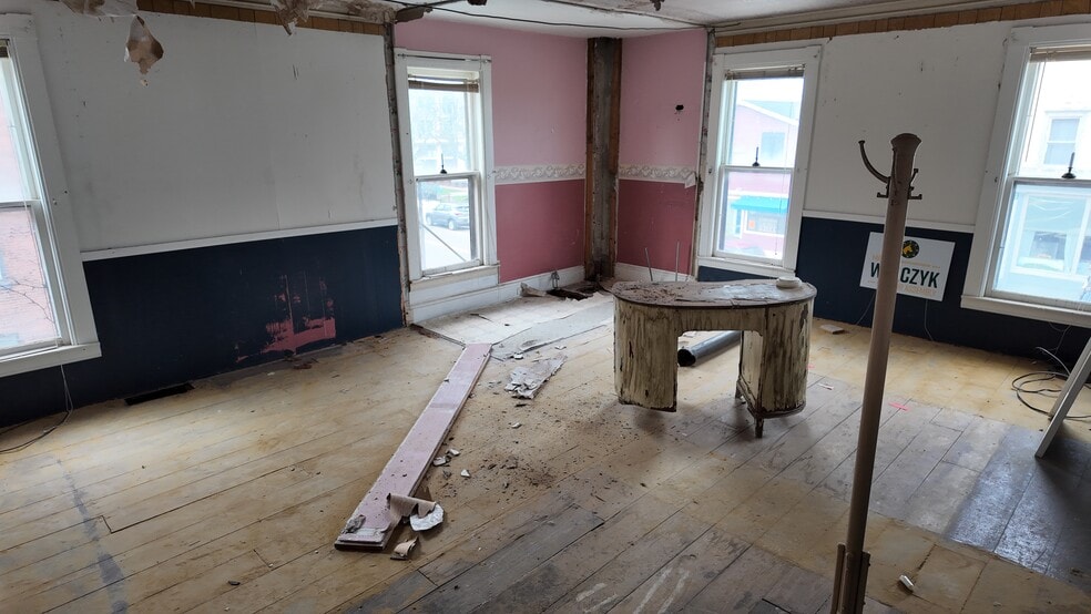 More Photos Of 335 Riverside Dr, Clayton Hotel For Sale