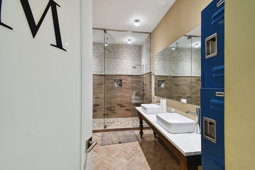 More Photos Of 3330 W Cypress St, Tampa Office For Sale