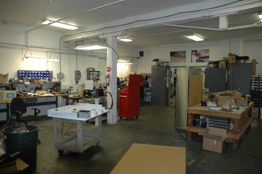 More Photos Of 500 E Illinois St, Newberg Manufacturing For Lease