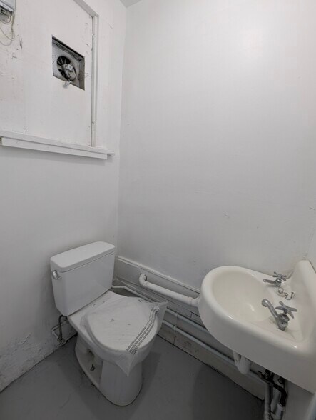 More Photos Of 5556-5566 Hollywood Blvd, Los Angeles Storefront Retail Residential For Lease