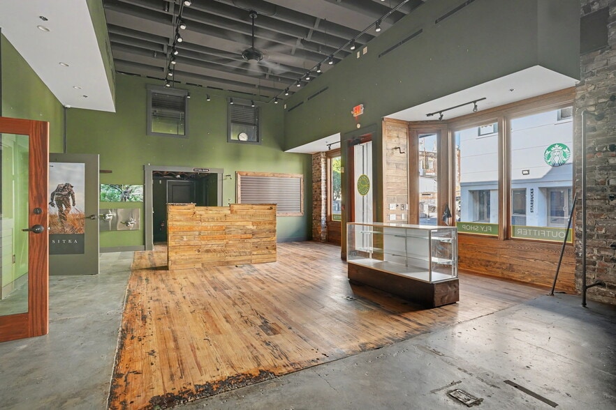 More Photos Of 101 E Broughton St, Savannah Storefront Retail Office For Lease