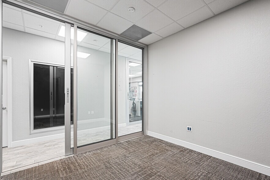 More Photos Of 817 Manatee Ave W, Bradenton Medical For Lease