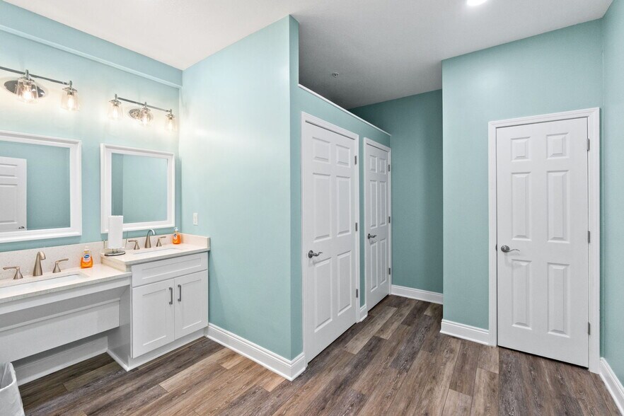 More Photos Of 5420 Hickory St, Panama City Office For Sale